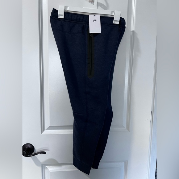 Nike Sportswear Tech Fleece Big Kids size M - Picture 2 of 6